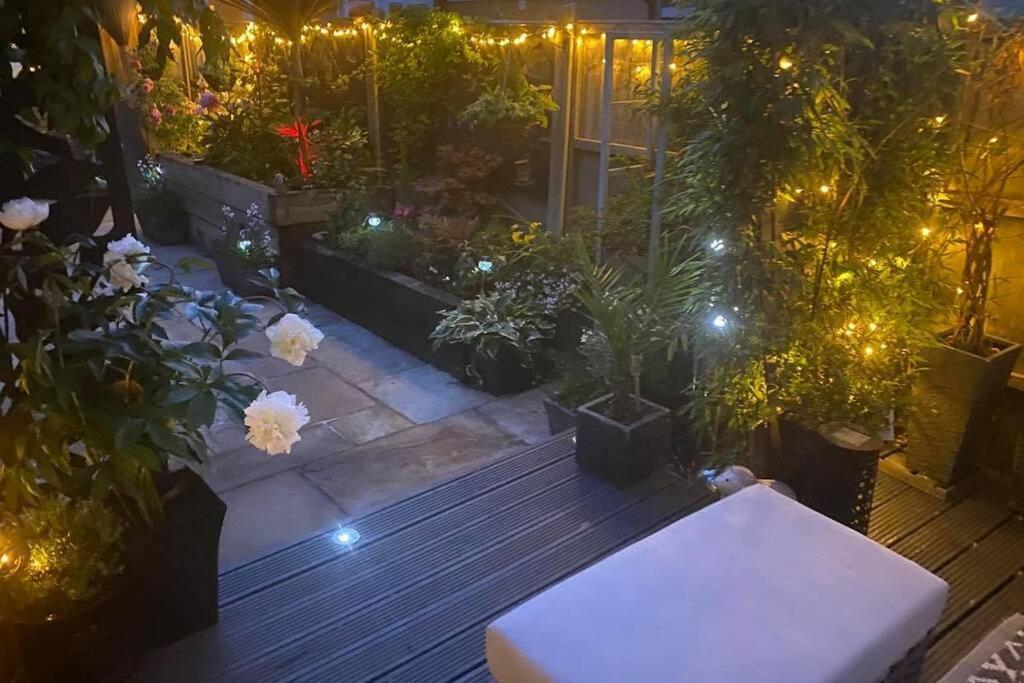 본머스 Secret Gem 1 Bed Garden Flat Private Luxury Hot Tub 아파트 외부 사진