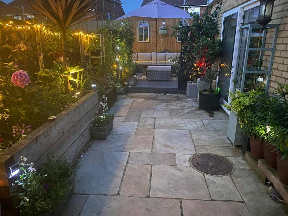 본머스 Secret Gem 1 Bed Garden Flat Private Luxury Hot Tub 아파트 외부 사진