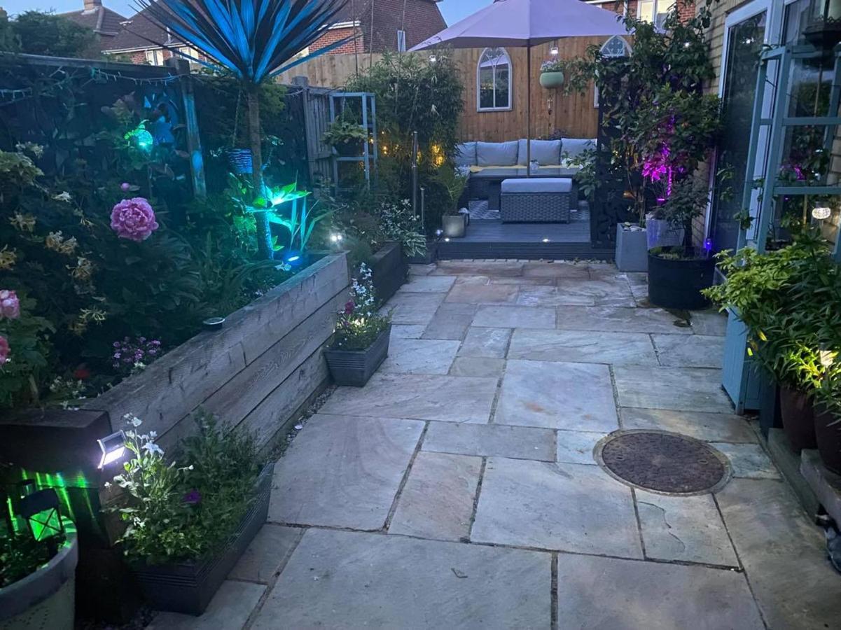 본머스 Secret Gem 1 Bed Garden Flat Private Luxury Hot Tub 아파트 외부 사진