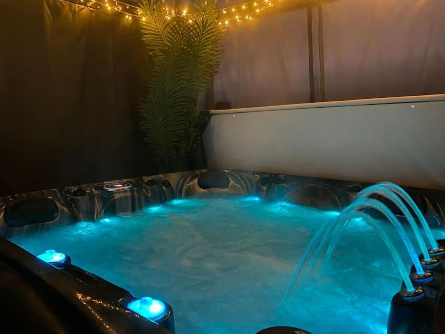 본머스 Secret Gem 1 Bed Garden Flat Private Luxury Hot Tub 아파트 외부 사진