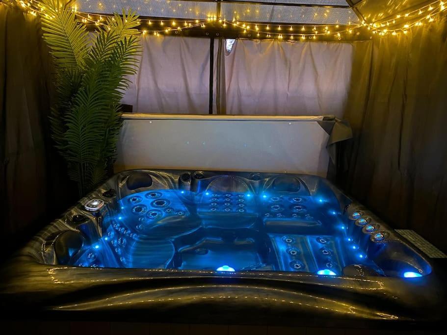 본머스 Secret Gem 1 Bed Garden Flat Private Luxury Hot Tub 아파트 외부 사진