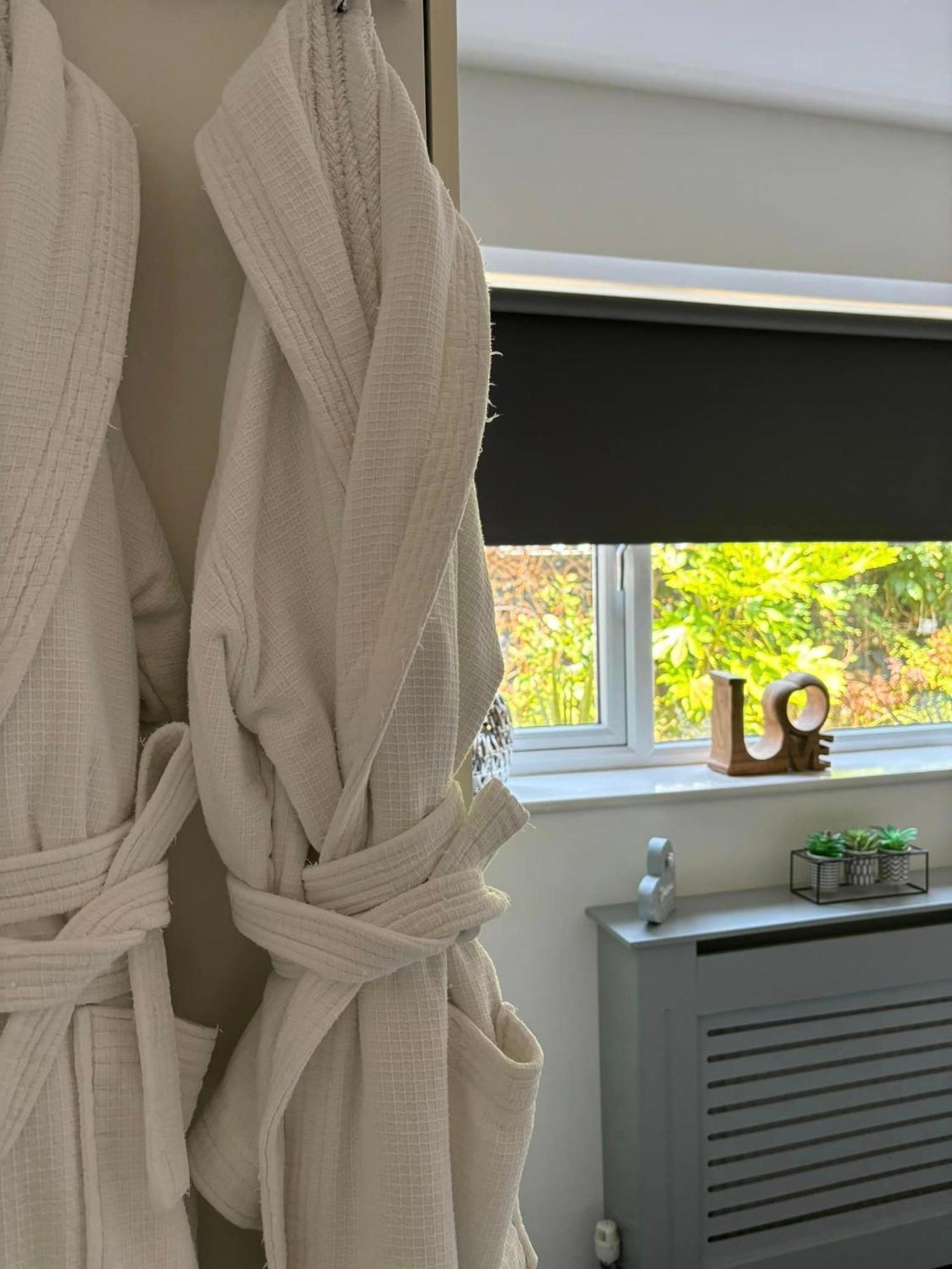 본머스 Secret Gem 1 Bed Garden Flat Private Luxury Hot Tub 아파트 외부 사진