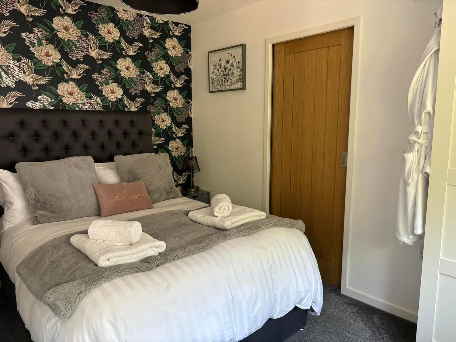 본머스 Secret Gem 1 Bed Garden Flat Private Luxury Hot Tub 아파트 외부 사진